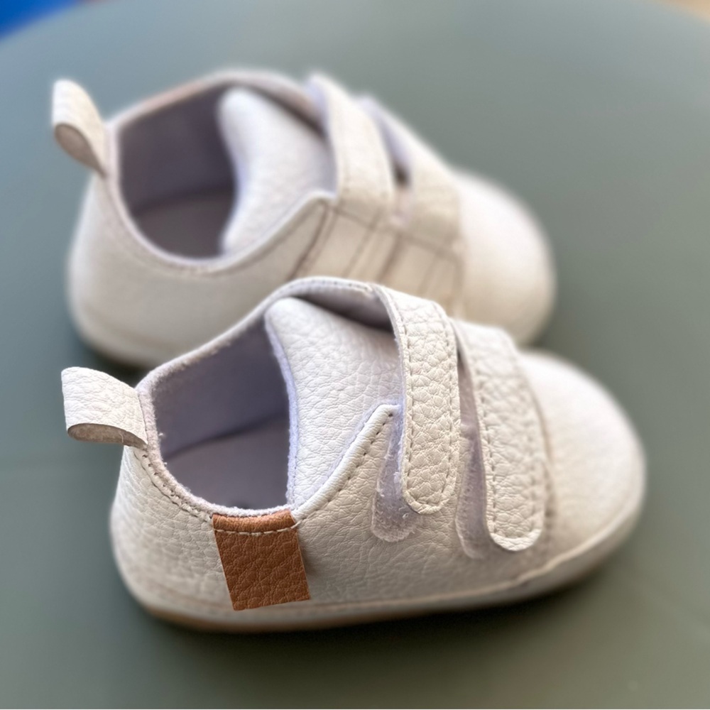 Sold!! White baby shoes, 11 months - Picture 2 of 4